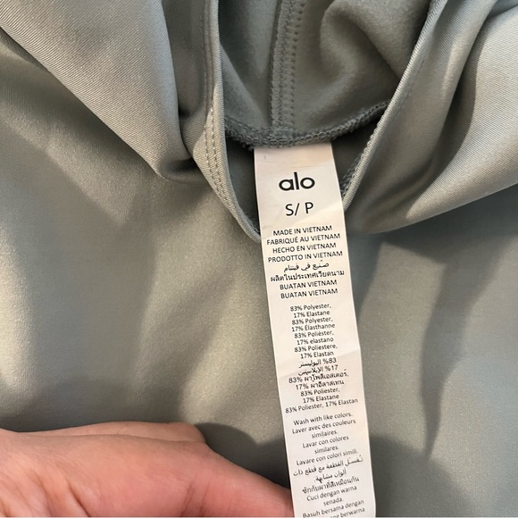 New Alo Warm Airlift Hooded Runner Size Small $98 - Picture 7 of 11